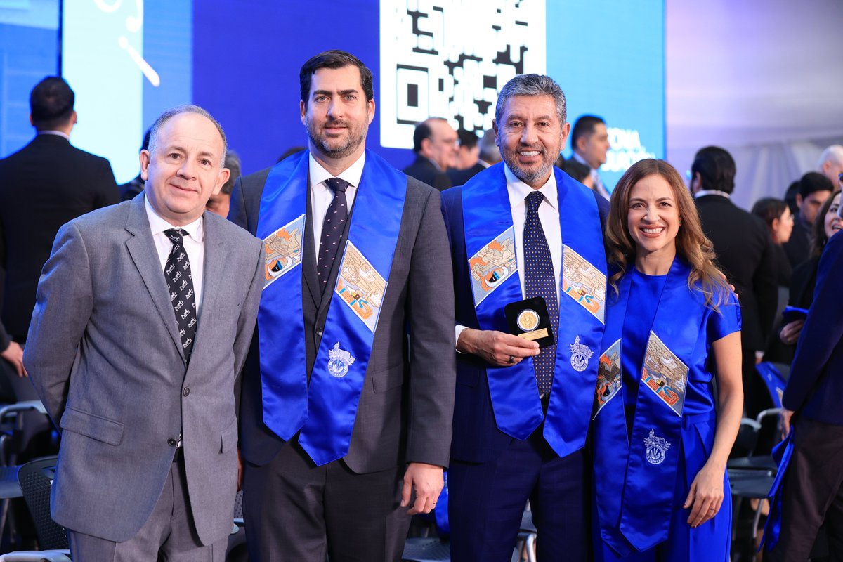 paulinacampos's tweet photo. En las graduaciones celebramos sueños alcanzados, retos superados y la esperanza de un futuro lleno de posibilidades. ¡Muchas felicidades a las y los EXATEC! Que su éxito sea una oportunidad para transformar vidas con propósito.
#TecCCM #TecCEM #TecCSF #TecTOL https://t.co/wYoqitUe7v