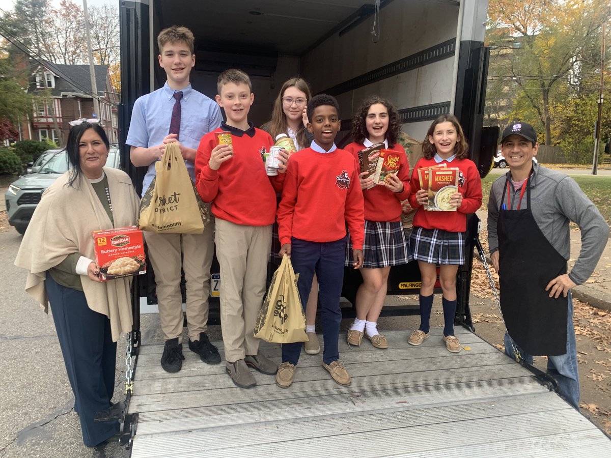 A huge thank you to @shespgh for collecting food for EECM! The elementary students gathered over 600 food items to fill our pantry shelves. We are lucky to have compassionate friends in the community who spread goodwill during the holidays and throughout the year.
#givetogrowpgh