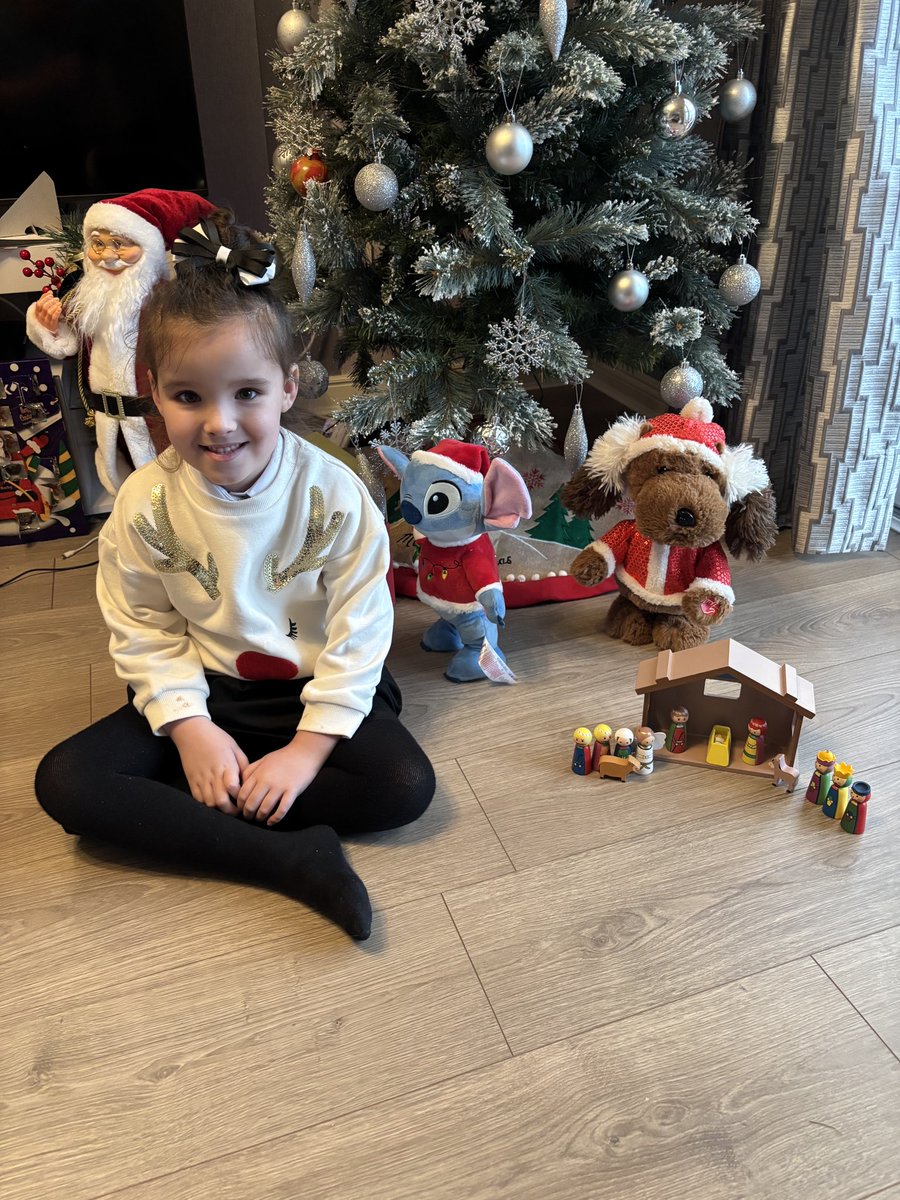 StIgnatiusPS1's tweet photo. Another lovely photo of a P1 girl with the travelling crib. 🙏🏻 https://t.co/5StOqratF7