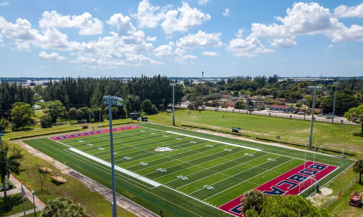 After great talk with <a href="/CoachcaSTU/">Cachaco</a>. Blessed To receive an offer from St Thomas University! 🏝️