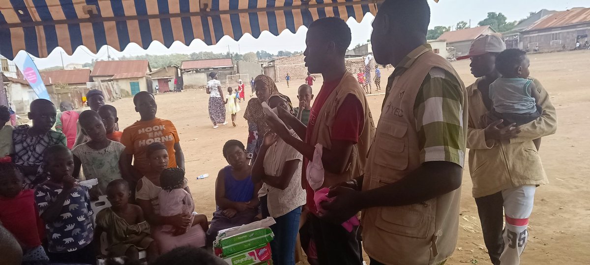 RonnieReagan24's tweet photo. #MenstrualHygiene Management sessions for the young people in Lungujja. Thank you team; @youthpluskitebi @KawaalaPTC and @action4hU. As a peer Educator I always fancy doing these sessions with the boys to empower them to support the females, this should be the way to go.#YouthCan https://t.co/fZI28EmrrO
