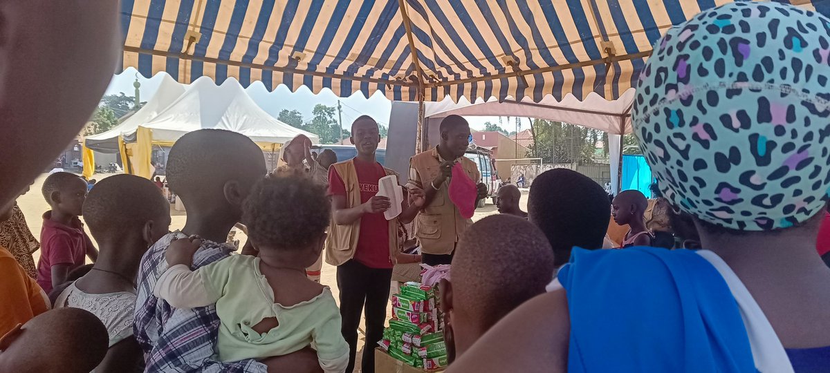 RonnieReagan24's tweet photo. #MenstrualHygiene Management sessions for the young people in Lungujja. Thank you team; @youthpluskitebi @KawaalaPTC and @action4hU. As a peer Educator I always fancy doing these sessions with the boys to empower them to support the females, this should be the way to go.#YouthCan https://t.co/fZI28EmrrO