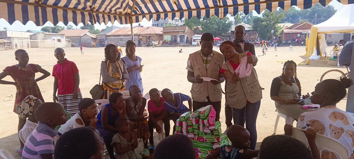RonnieReagan24's tweet photo. #MenstrualHygiene Management sessions for the young people in Lungujja. Thank you team; @youthpluskitebi @KawaalaPTC and @action4hU. As a peer Educator I always fancy doing these sessions with the boys to empower them to support the females, this should be the way to go.#YouthCan https://t.co/fZI28EmrrO
