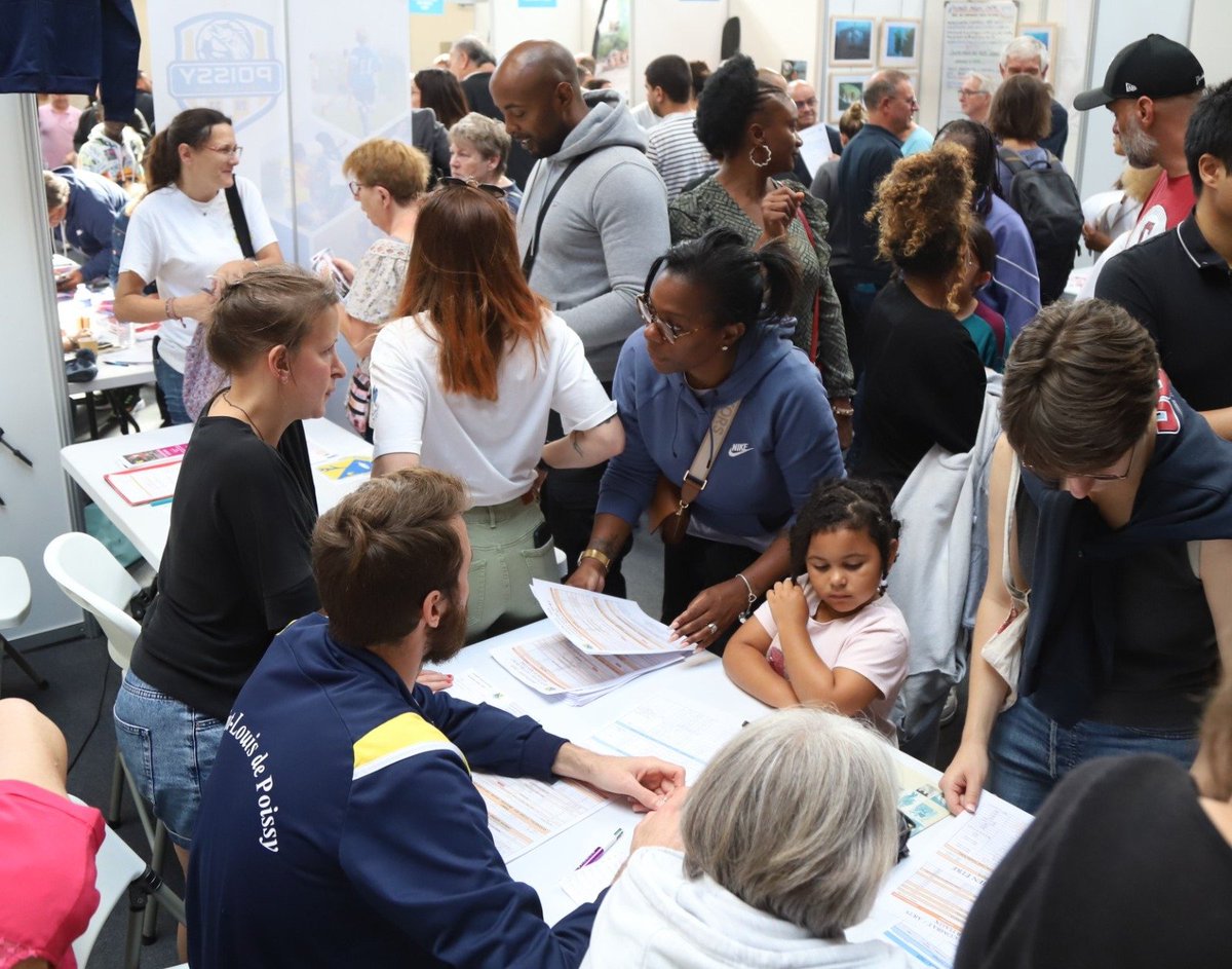 villepoissy's tweet photo. #CMPoissy Adoption d’un règlement "subventions aux associations" afin d’assurer une distribution transparente et équitable des subventions destinées aux associations et en complément des outils déjà mis en place à Poissy. https://t.co/eN1k9aB5l9