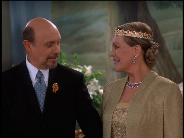 JAOnlineNews's tweet image. Joseph and Clarisse in The Princess Diaries 2—the way they look at each other 🥹✨. Royalty and romance done RIGHT. #IconicCouple #PrincessDiaries2