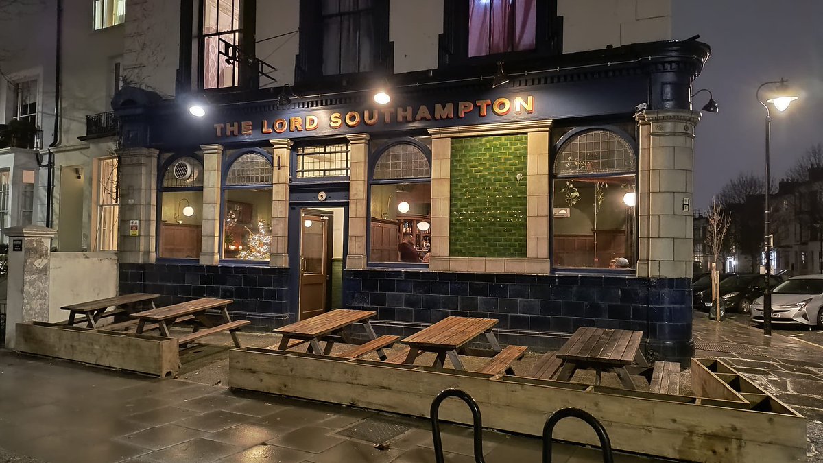 PubsSaving's tweet image. Great to see The Lord Southampton #pub in Kentish Town has reopened. Can’t wait to visit, full review soon!Classic blue and gold exterior, with striking green tiles. #pubsreopening #kentishtown #nw5