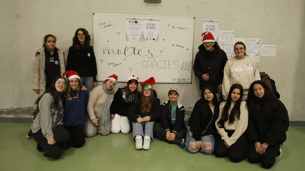 Os máis de 500 xoguetes que conseguiron xuntar no Festival Solidario organizado no IES Río Cabe, serán trasladados nos próximos días á Escola Valenciana. Os organizadores agradecen a boa a colaboración obtida  ondacero.es/emisoras/galic…
Foto Miguel Piñeiro <a href="/RibeiraSacra_EP/">RibeiraSacra_EP</a>