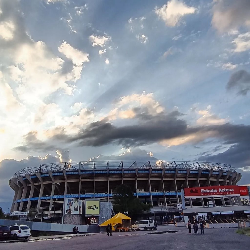 ResacaAmerica's tweet photo. 🚨¡ÚLTIMO MOMENTO!🚨

Emilio Azcarraga confirmó que América regresará al Estadio Azteca para Enero del 2026 aproximadamente. 🏟️✅

¡¡GRAN NOTICIA!! ¡¡DE VUELTA A NUESTRA CASA!! 🦅

📰 vía: @CiroGomezL https://t.co/s1i8vWdyAa