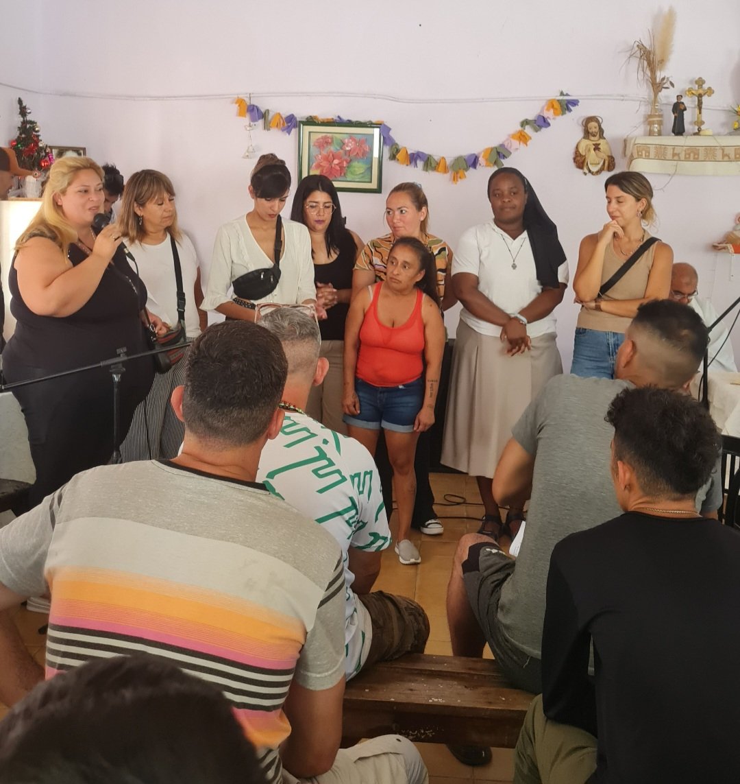 MicaelaNavill's tweet photo. Fui invitada al aniversario del Centro Barrial Nuestra Señora de Lourdes. Compartimos este momento con toda la comunidad y los distintos centros barriales de Hurlingham.

Gracias a Marcela y a todo el equipo por estos 4 años de trabajo y compromiso. https://t.co/Sc5oNO89o2