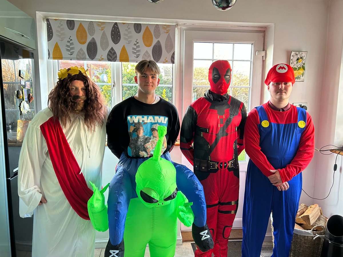 neiledkins's tweet photo. ⁦@OfficialPDC⁩ .Lads on their way to the Arras 🎯 https://t.co/tJHsotonBl