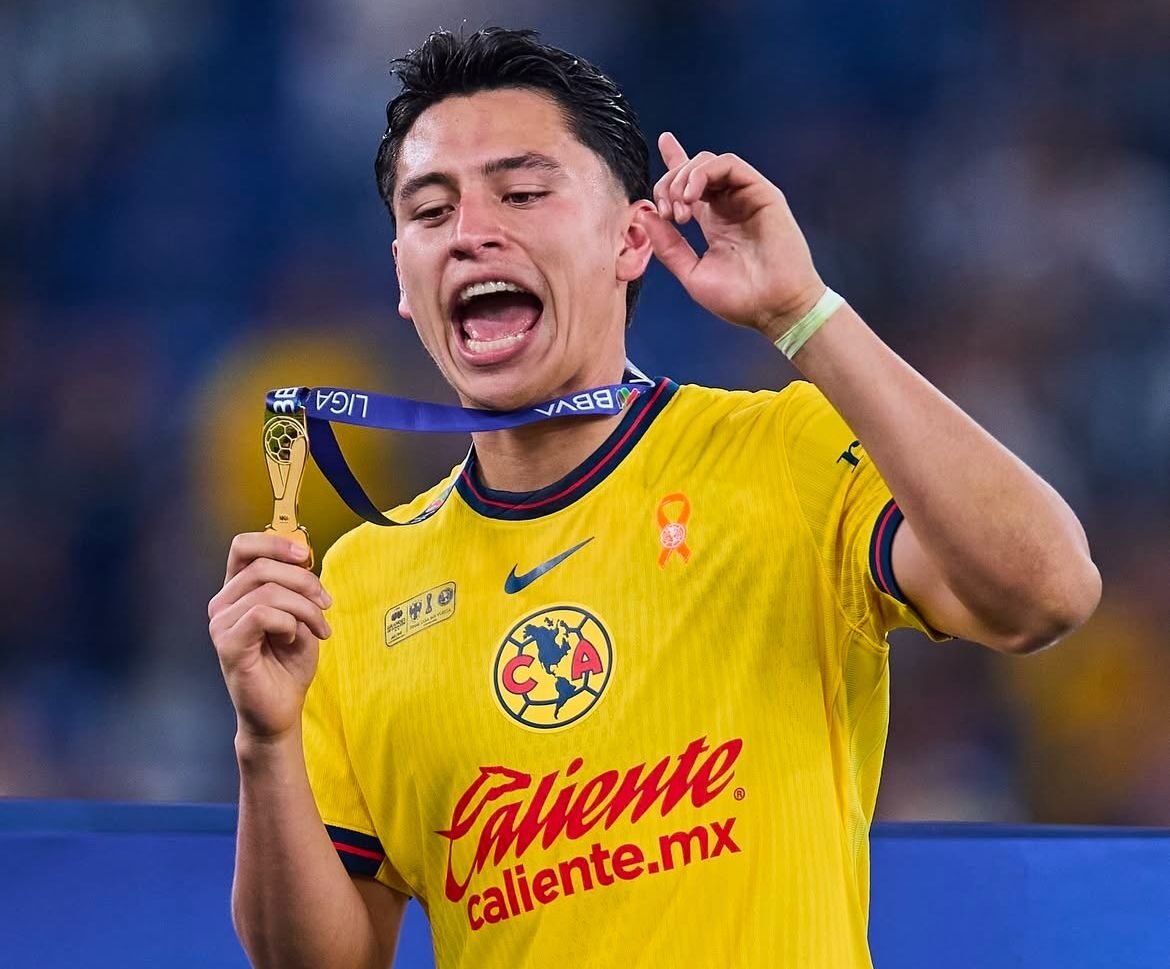 Palestra_SLP's tweet photo. #SLP #LigaMX 

Ramón Juárez: El central potosino que ayudó al América a lograr un tricampeonato histórico.

Información: https://t.co/hzfde34tjW https://t.co/PcyiAIiXgx