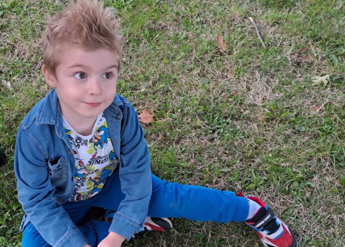 Fondaz_Telethon's tweet image. 📢Lorenzo grazie alla ricerca può andare lontano
👨‍🦱Un bimbo allegro, simpatico sempre pronto a sorridere, con una famiglia serena. Nonostante la distrofia muscolare di Duchenne, il piccolo Lorenzo e la sua famiglia credono nella ricerca scientifica.
👉 telethon.it/storie-e-news/…