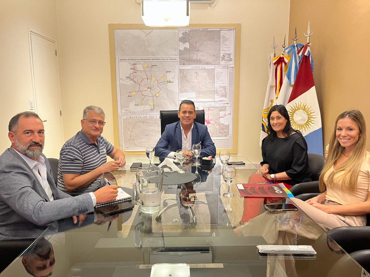 marcerodio's tweet photo. Nos reunimos en @TransporteCbaOk con representantes del @ERSePcba para seguir avanzando en el sistema de controles, cuyo objetivo es garantizar las condiciones de seguridad en el servicio de transporte, fortaleciendo las intervenciones durante la temporada de verano. 🚍🛣️ https://t.co/TmnlXsuIjv