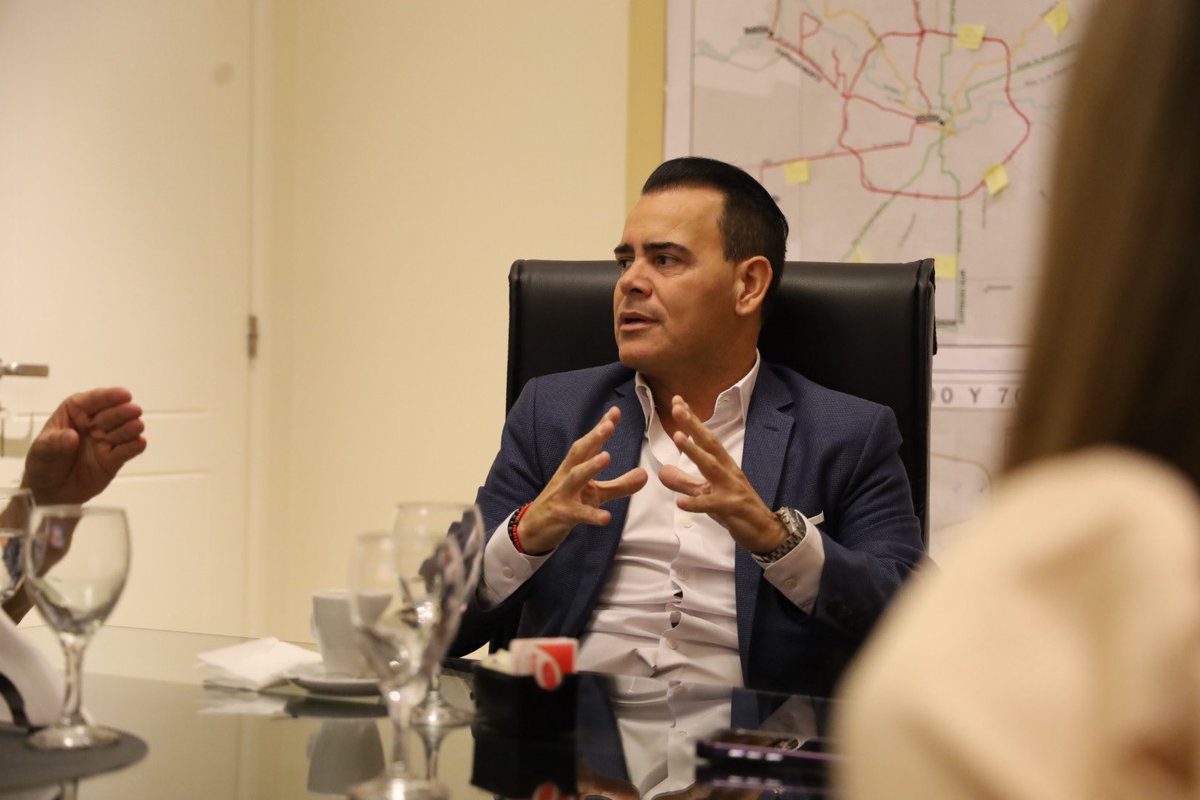 marcerodio's tweet photo. Nos reunimos en @TransporteCbaOk con representantes del @ERSePcba para seguir avanzando en el sistema de controles, cuyo objetivo es garantizar las condiciones de seguridad en el servicio de transporte, fortaleciendo las intervenciones durante la temporada de verano. 🚍🛣️ https://t.co/TmnlXsuIjv