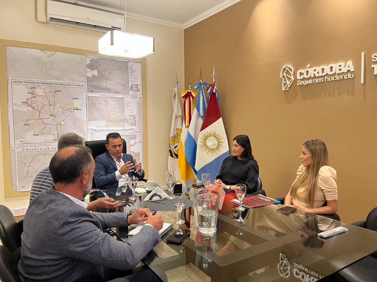 marcerodio's tweet photo. Nos reunimos en @TransporteCbaOk con representantes del @ERSePcba para seguir avanzando en el sistema de controles, cuyo objetivo es garantizar las condiciones de seguridad en el servicio de transporte, fortaleciendo las intervenciones durante la temporada de verano. 🚍🛣️ https://t.co/TmnlXsuIjv