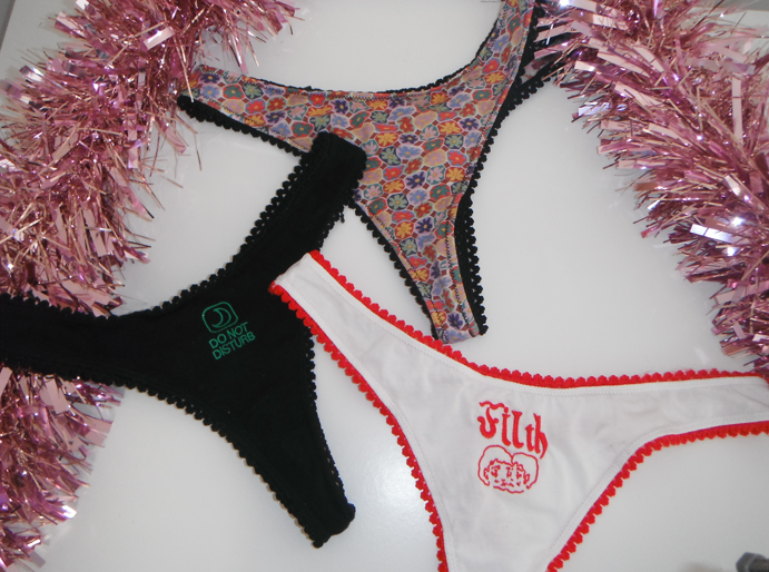 INTOUCH_RUGBY's tweet photo. Looking for last minute Christmas gift ideas? Have you heard of THE CHEEK? https://t.co/MpCeDF15Bn ... now live @ https://t.co/mfuNWdKc74 ! #thecheek #ad #christmas #fun https://t.co/MNlBjIgUjQ
