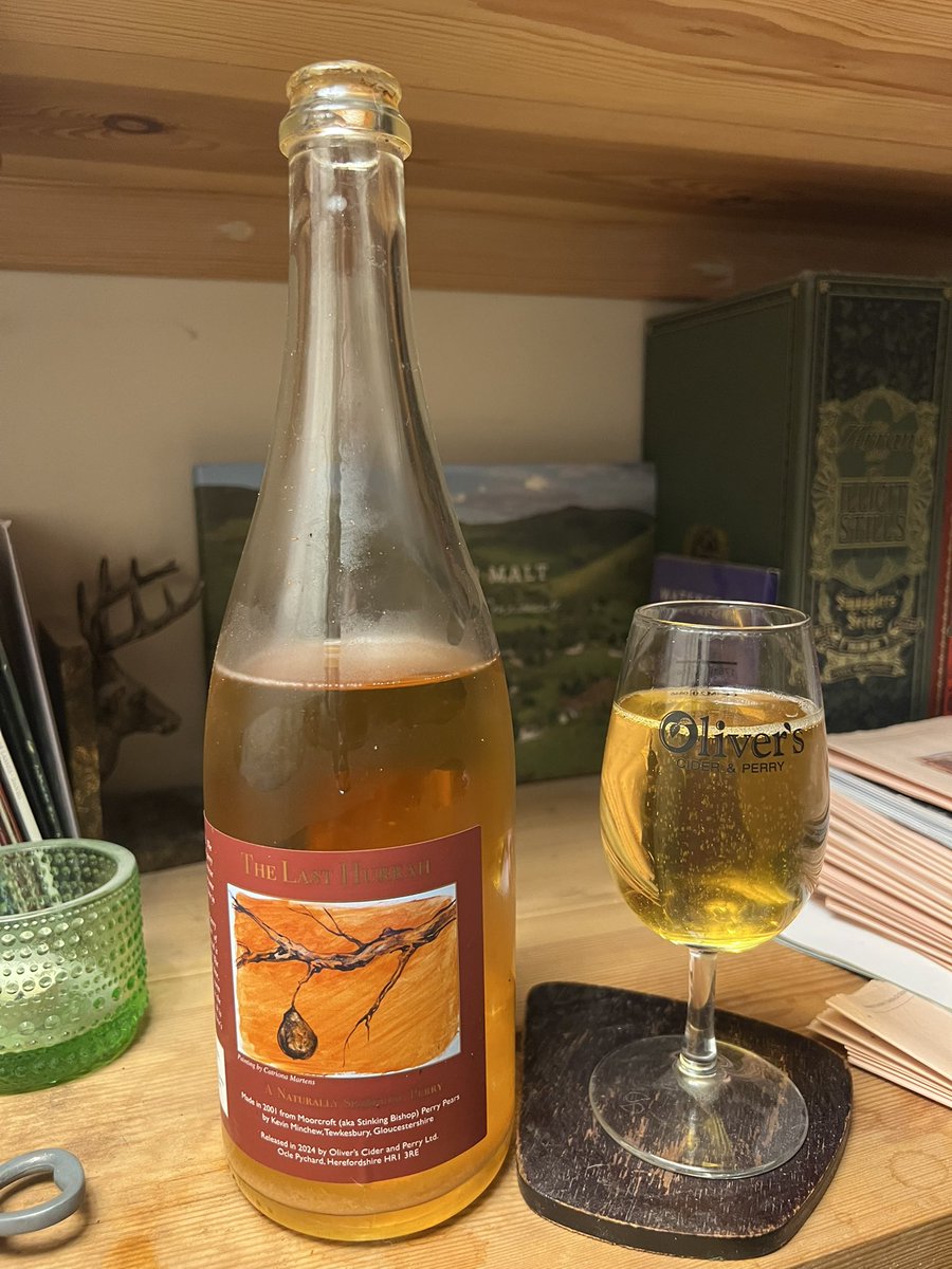 jackabuss's tweet photo. Wowsa! Kevin Minchew’s The Last Hurrah, 23yo barrel-matured Moorcroft single variety Perry from the 2001 harvest. Thank you @oliverscider and @FineCider for selling this. Quite the end of year Perry experience ❤️🍐❤️ #rgpm :)X https://t.co/NQwetP8BQL