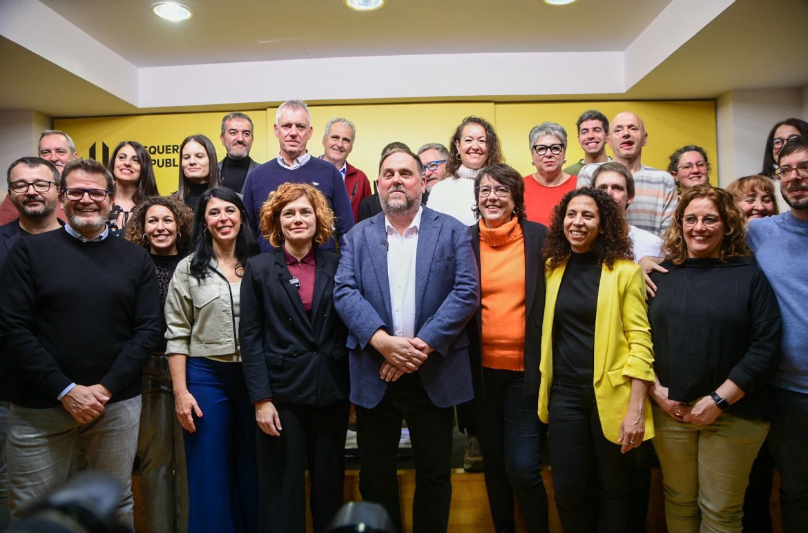 📢 Enhorabona a la nova direcció d’<a href="/Esquerra_ERC/">Esquerra Republicana</a> amb el president <a href="/junqueras/">Oriol Junqueras 🎗️</a> i la secretària general <a href="/Elisendalamany/">Elisenda Alamany</a> per la victòria del seu equip. Ens posem a la vostra disposició per seguir treballant per una Catalunya més social, més ecologista, més feminista, republicana i