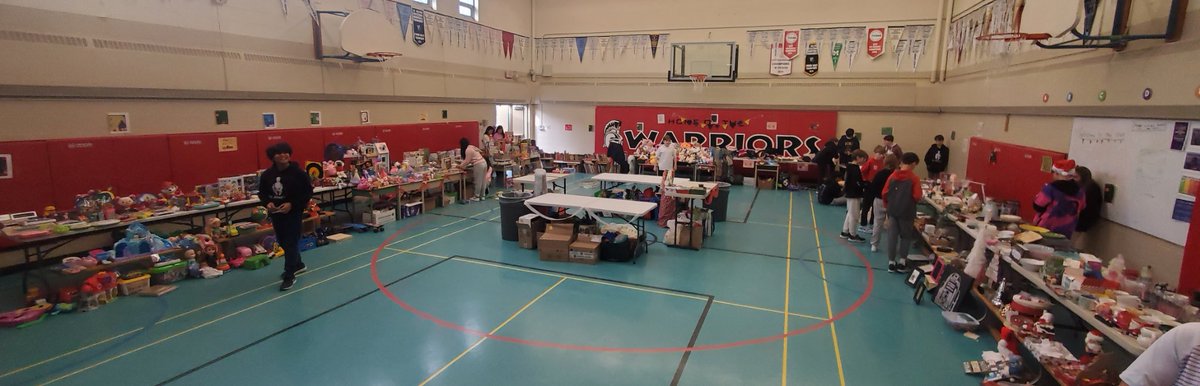 StAnselm_TCDSB's tweet photo. It’s happening!! #SantaShop @tcdsb @floracifelli @kennedyTCDSB https://t.co/gOJqb4vi8C