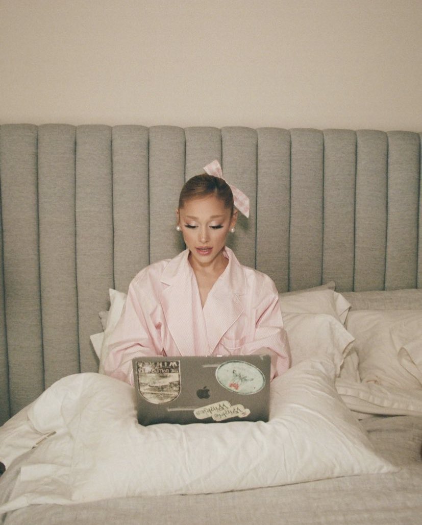 TweetingAriana's tweet photo. this have to be one of my favorite photos https://t.co/MU8VuJlYms