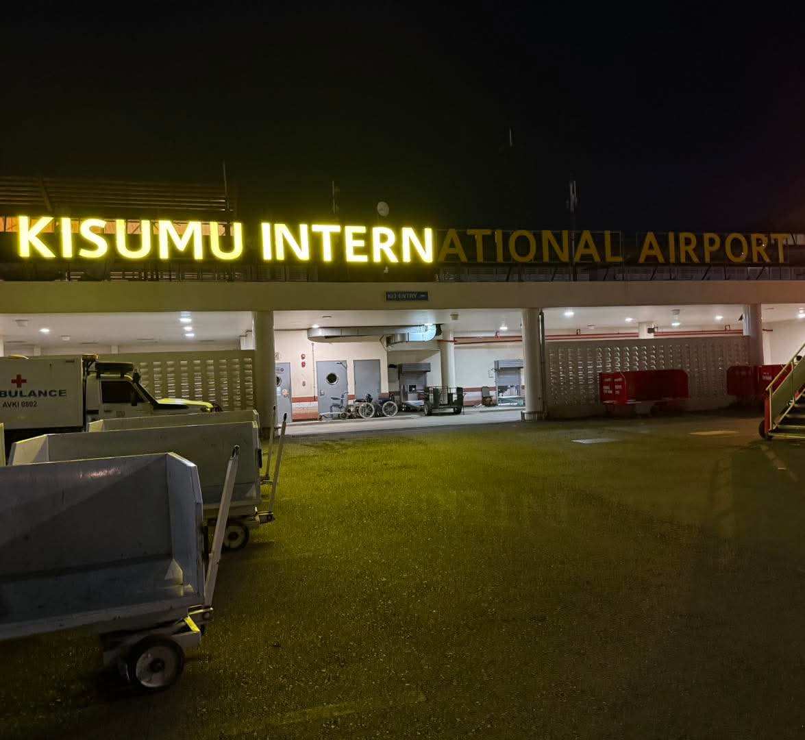KimarioIssa's tweet photo. The airport is on power saving mode https://t.co/r5XBuVyU7S