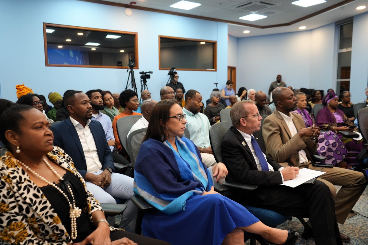 CanHCBarbados's tweet image. 1/3 Canada, @UNBarbadosAndOECS &amp;amp; @UWICaveHillLaw hosted an engaging dialogue on #HumanRights in the Caribbean with regional activists &amp;amp; advocates in recognition of #HumanRightsDay &amp;amp; the visiting members of the UN Permanent Forum on People of African Descent #PFPAD. @CanadaGeneva