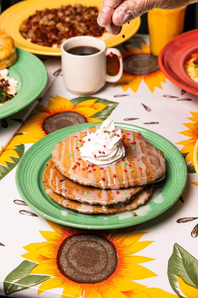 FBFivePoints's tweet image. Sprinkle a little sweetness into your Sunday with our Gingerbread Pancakes topped with white chocolate sauce, whipped cream and sprinkles! ✨🥞 #realcolumbiasc