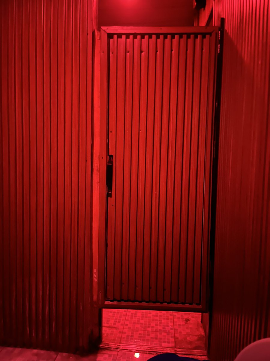 Ian24880160's tweet photo. Ang mahiwagang pinto!!! Sandia Ramos. It was my first time in a month nakabalik, grabe na maski sa shower sa gawas naay nagminukbangay. Samot na inig sulod nimo sa pwerte ka ngitngit nga steam room, maski kinsa lang kamot mokoot ug moluhod mura kag santos didto, kayatay sa taman https://t.co/02dTLmchZ2