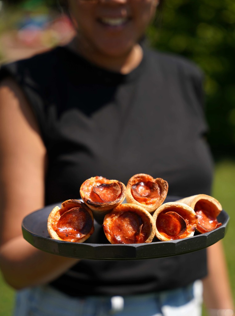 ChanksUSA's tweet photo. 🎄⏳ LAST CALL! ⏳🎄
Get your orders in before Christmas! 🎁 All your favorite cones are BACK IN STOCK and ready to make your holiday season even tastier! 🙌

📦 Order now to ensure delivery in time for the festivities! #pizzacones #pizzapizza #eggrolls #pepperoni #cheesepizza https://t.co/IzdwwiJMWp