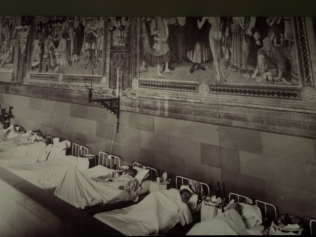 #Siena, Santa Maria alla Scala. Sotto gli affreschi, fino a pochi anni fa, c’erano i malati dell’ospedale