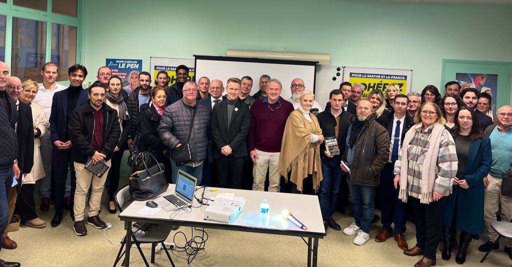 RNational_41's tweet photo. 🇨🇵 Le #RN41 était présent à Sablé-sur-Sarthe pour la formation [Définir une stratégie de campagne], aux côtés de @PhOlivierRN et @MCarolineLePen

✅️ Cette préparation minutieuse est indispensable pour garantir notre victoire.

#JusquaLaVictoire https://t.co/NNQrwC7R4U