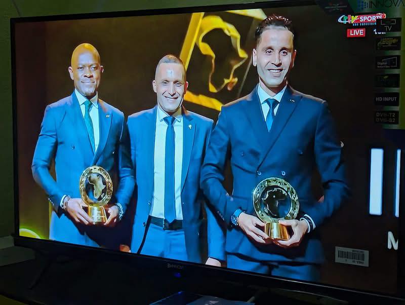 EsBi_Media's tweet photo. #CAF_AWARDS 2024.
Le #Camerounais Elvis Noupoue élu meilleur arbitre assistant d'Afrique aux Caf Awards 2024 au Maroc.
https://t.co/xhRXMzK4SC #sport #foot #info https://t.co/CJ5WonX7SE