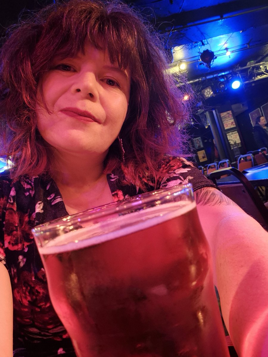 SarahJoHewitt's tweet photo. Ready for @drunkwomenpod 🎄🎅🍻🍻 https://t.co/FvmtzSGCrC
