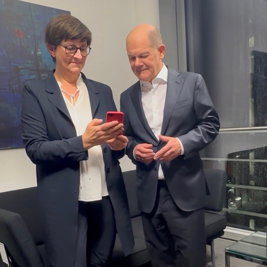 Saskia und ich haben uns das Video angeschaut. Peinlich von mir - zum Glück konnten wir beide drüber lachen…