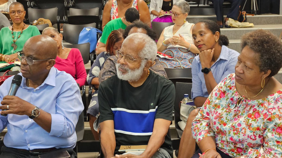 ArsMartinique's tweet photo. 🌟 #CLSI: Diagnostic Participatif
Le 11/12, l'ARS a présenté les résultats du diagnostic territorial à Saint-Pierre. Ce diagnostic vise à améliorer la santé des 8 communes du Nord-Caraïbe. Ensemble, construisons un avenir en meilleure santé pour tous ! 🌿💪🏾 https://t.co/7EOnXtpP6J