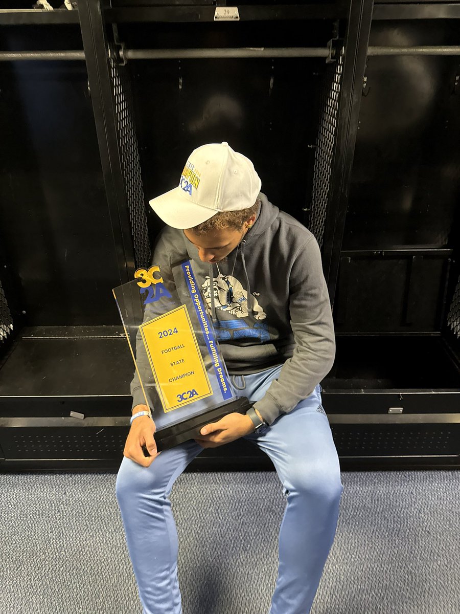 Dahlkayson9's tweet image. #Statechamps Love my guys🤞🏽💙 
@CSM_Football