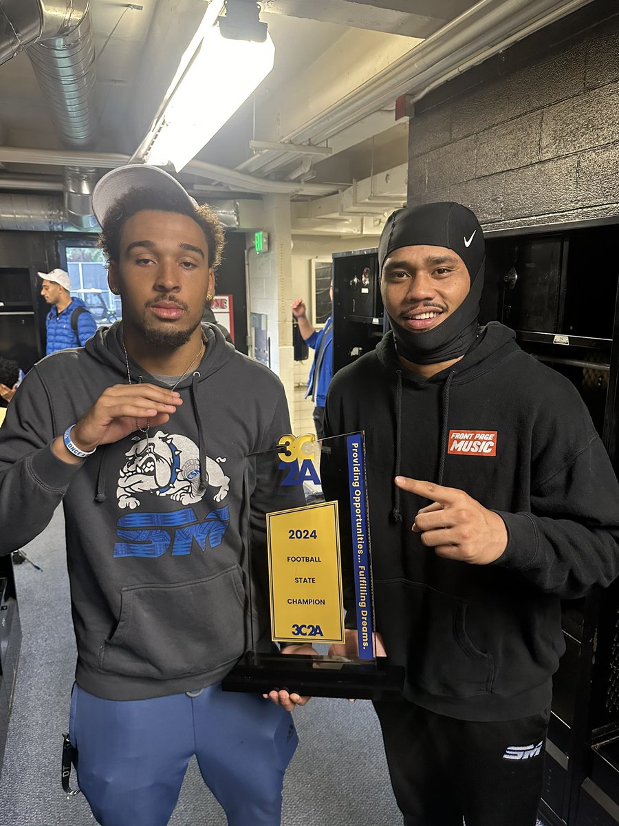 Dahlkayson9's tweet image. #Statechamps Love my guys🤞🏽💙 
@CSM_Football