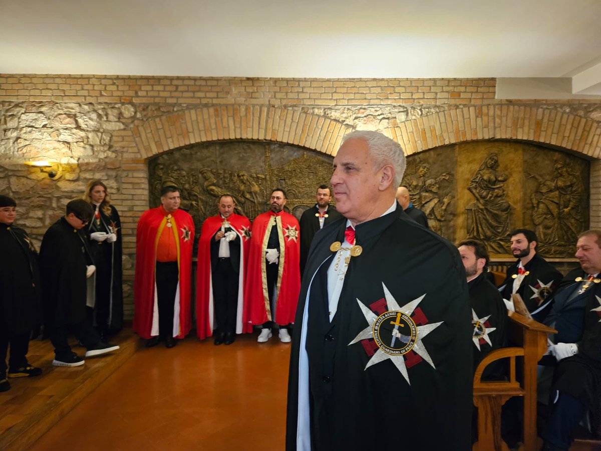 VincentRiotta's tweet photo. Such an honour to be knighted as a Knight of Peace and given the Golden Palm of Assisi… really quite moving…. https://t.co/0O8xMFkXSU