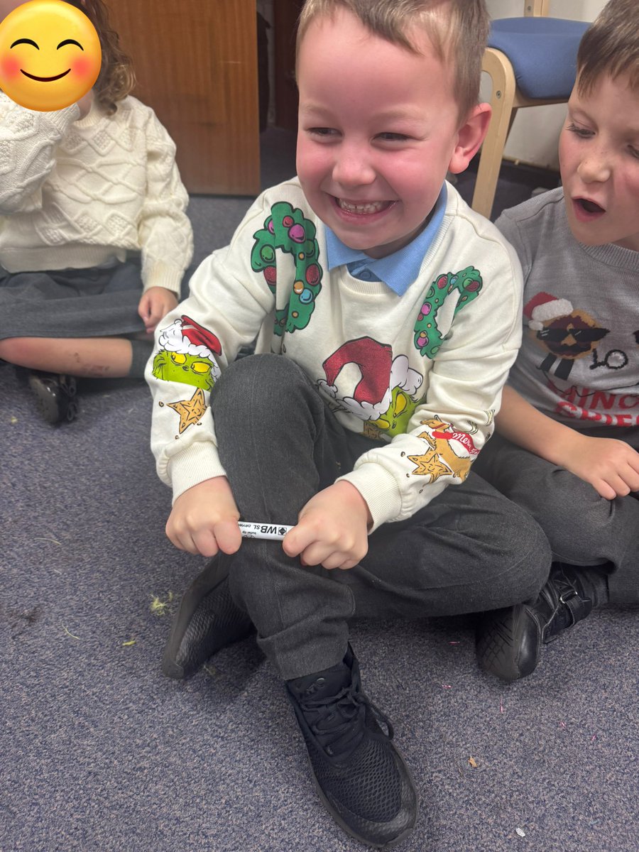 GPSYear1's tweet photo. Today we were testing how tough materials were. We had great fun experimenting!! @kapowprimary @greenparkschool #gpsscience https://t.co/STf0Fi5aGp