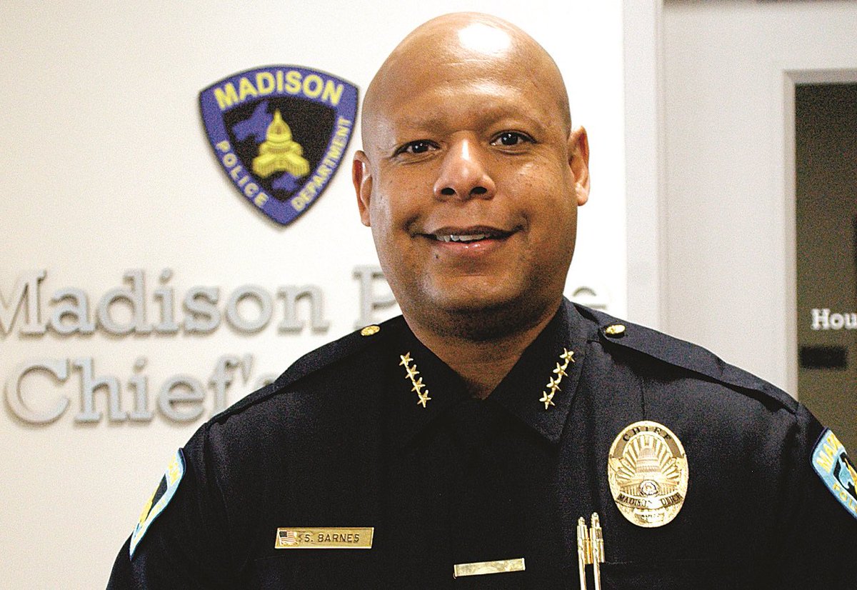 🚨NEW: Madison Sheriff calls out American’s gun epidemic in the wake of the Wisconsin shooting: “Stop asking why schools don’t  have bullet proof glass &amp; metal detectors at all the doors. Ask why schools HAVE to.“

RETWEET if you stand with Sheriff Barnes against gun violence!