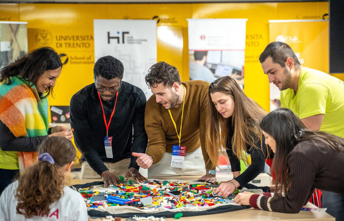 Fondazione HIT - Hub Innovazione Trentino (@hit_trentino) on Twitter photo Si è concluso venerdì scorso presso la SOI <a href="/UniTrento/">Università di Trento</a> il #workshop Dream Design Disrupt di AIESMA <a href="/EITManufactur/">EIT Manufacturing</a> 2024 Summer School
3 giorni all'insegna di creatività, tecnologia e strategia, offrendo agli studenti strumenti concreti per affrontare le sfide reali delle aziende Si è concluso venerdì scorso presso la SOI <a href="/UniTrento/">Università di Trento</a> il #workshop Dream Design Disrupt di AIESMA <a href="/EITManufactur/">EIT Manufacturing</a> 2024 Summer School
3 giorni all'insegna di creatività, tecnologia e strategia, offrendo agli studenti strumenti concreti per affrontare le sfide reali delle aziende