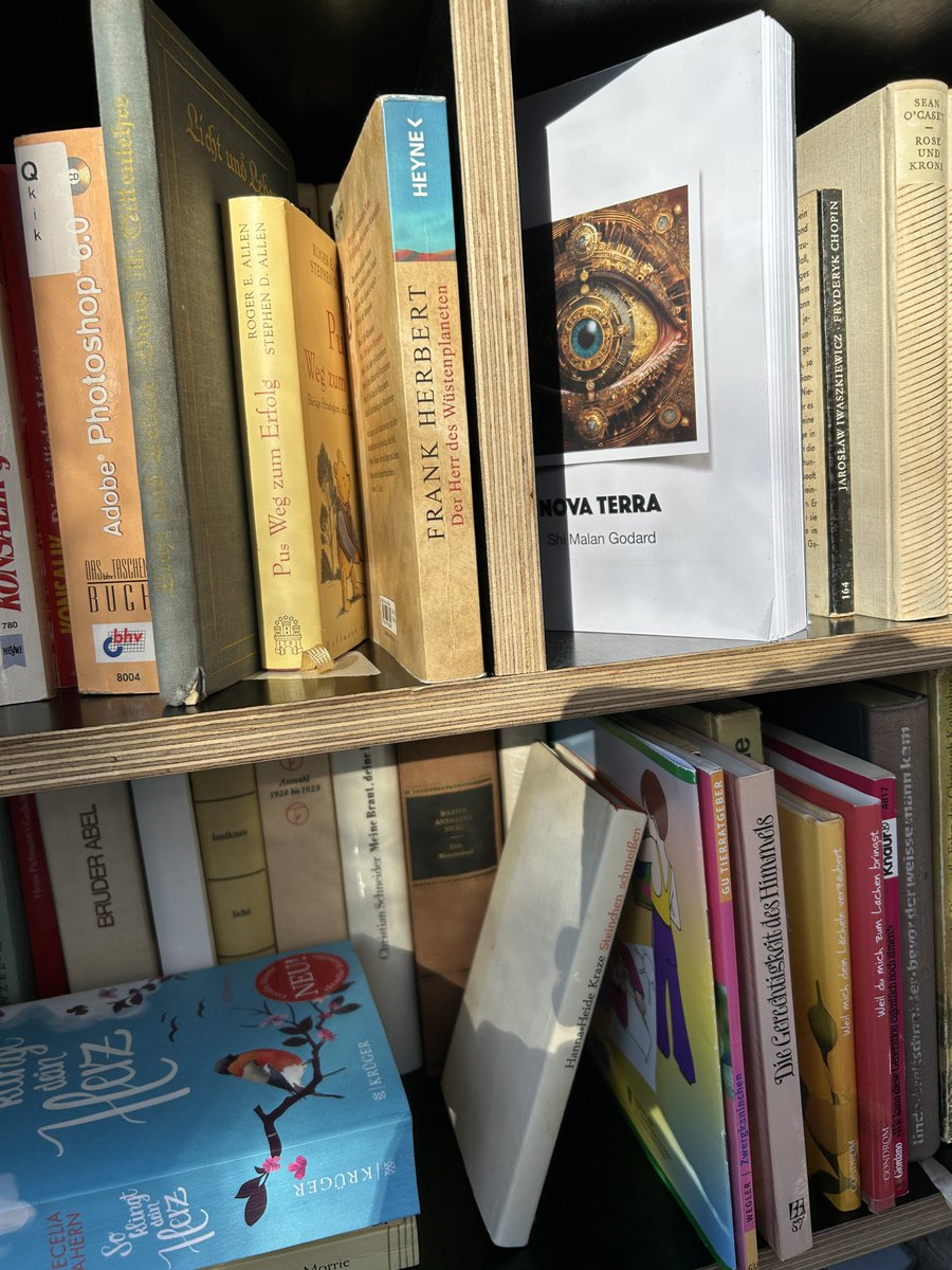 GodardShi's tweet image. Calling all book lovers! 📷
I’ve left a little surprise for you – the manuscript for @Abookinthemaking is waiting to be discovered in a street bookshop #Dresden . 📷📷
First reader gets the first peek! Let me know if you find it. 📷 #HiddenManuscript #BookAdventure