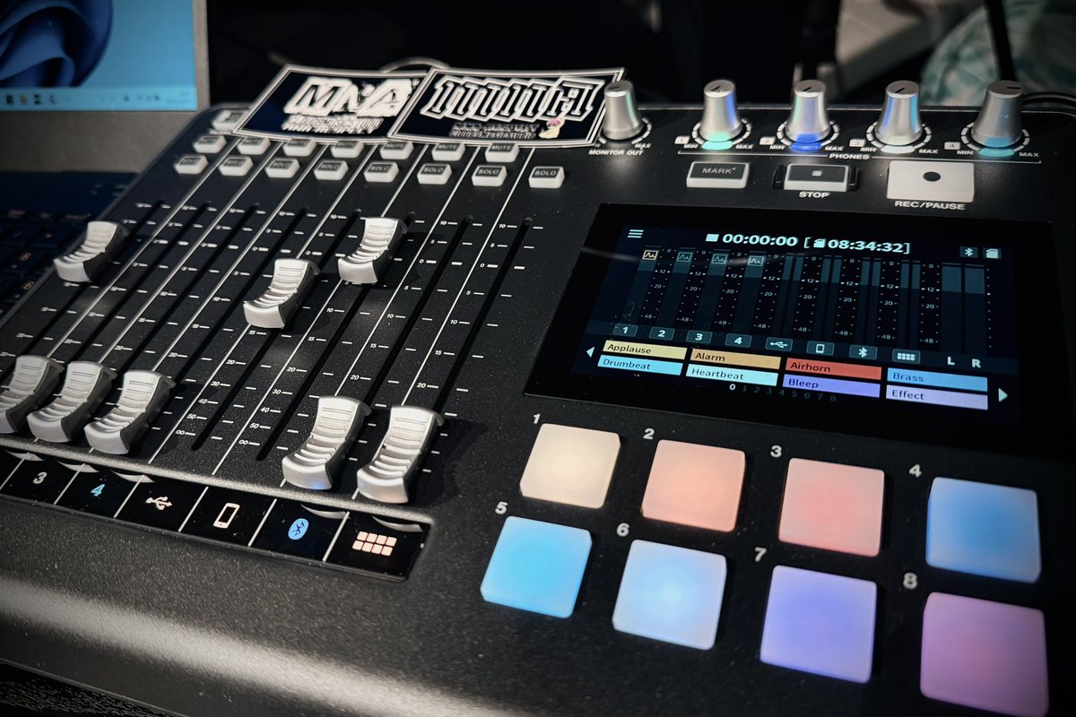 dual3776's tweet image. 配信用に買ってみたᕷ*.°
インターフェース
効果音、サンプラー
録音と編集
マイク4CH➕Bluetooth
スマホでBGMや通話を
簡単に配信へのせられる
コンプ、リバーブ、EQ
バッテリー駆動もできる
パソコンとスマホから配信可能
簡潔で音良し便利すぎ
7万円は安い🔥ぬぉ

#Mixcast4
#TASCAM
#MNAコール