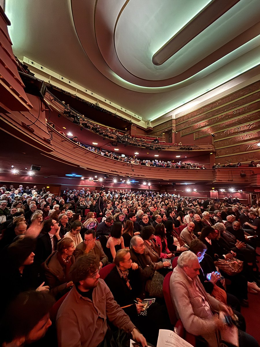 Salle comble pour la soirée de soutien à #BoualemSansal qui démarre maintenant !