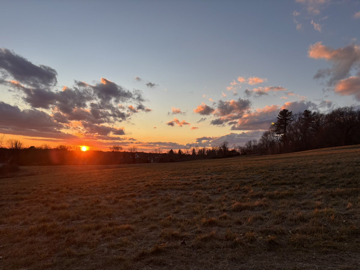 Mike_McCarron's tweet photo. On Thursday afternoon December 12th at 4:05pm, I was finishing up a walk in the woods in North Andover, MA and stopped to take in the awe-inspiring sunset and skyline. Only after did I notice what was captured near the trees. Not the moon (behind me) or manipulated in any way….. https://t.co/BeRrvQJnvz