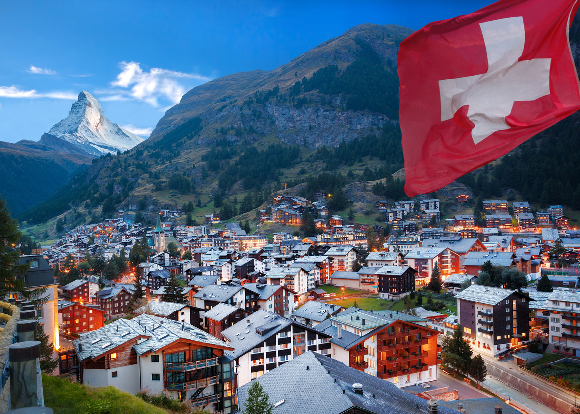 But not all of Europe is following the same path... 🇨🇭 Switzerland: - Crypto  Valley thriving - 13 unicorns (10 by token market cap, 3 by market  valuation) - Favorable regulatory environment -