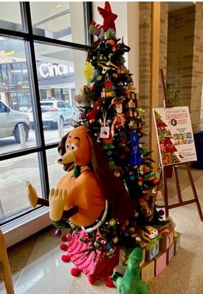 Congrats to our Inpatient Hematology/Oncology team for winning the annual Co-operative Society holiday tree decorating contest. This year’s contest theme was Toyland, which encouraged teams to decorate with their favorite toys. 🎄