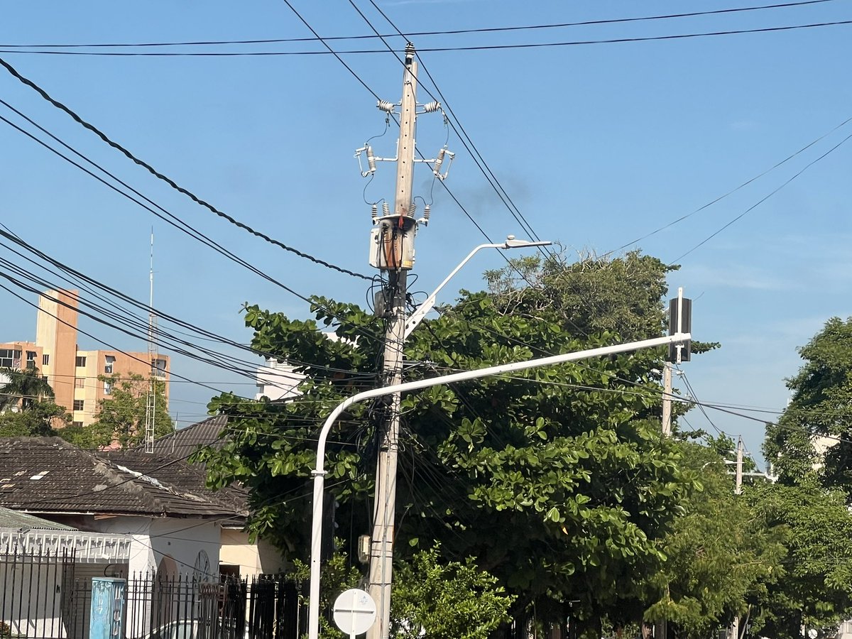 laverdadcapital's tweet photo. @Aire_Energia ojo ojo Cra 50 con 63 @jorgecura1070 https://t.co/4qjnaQPYPd