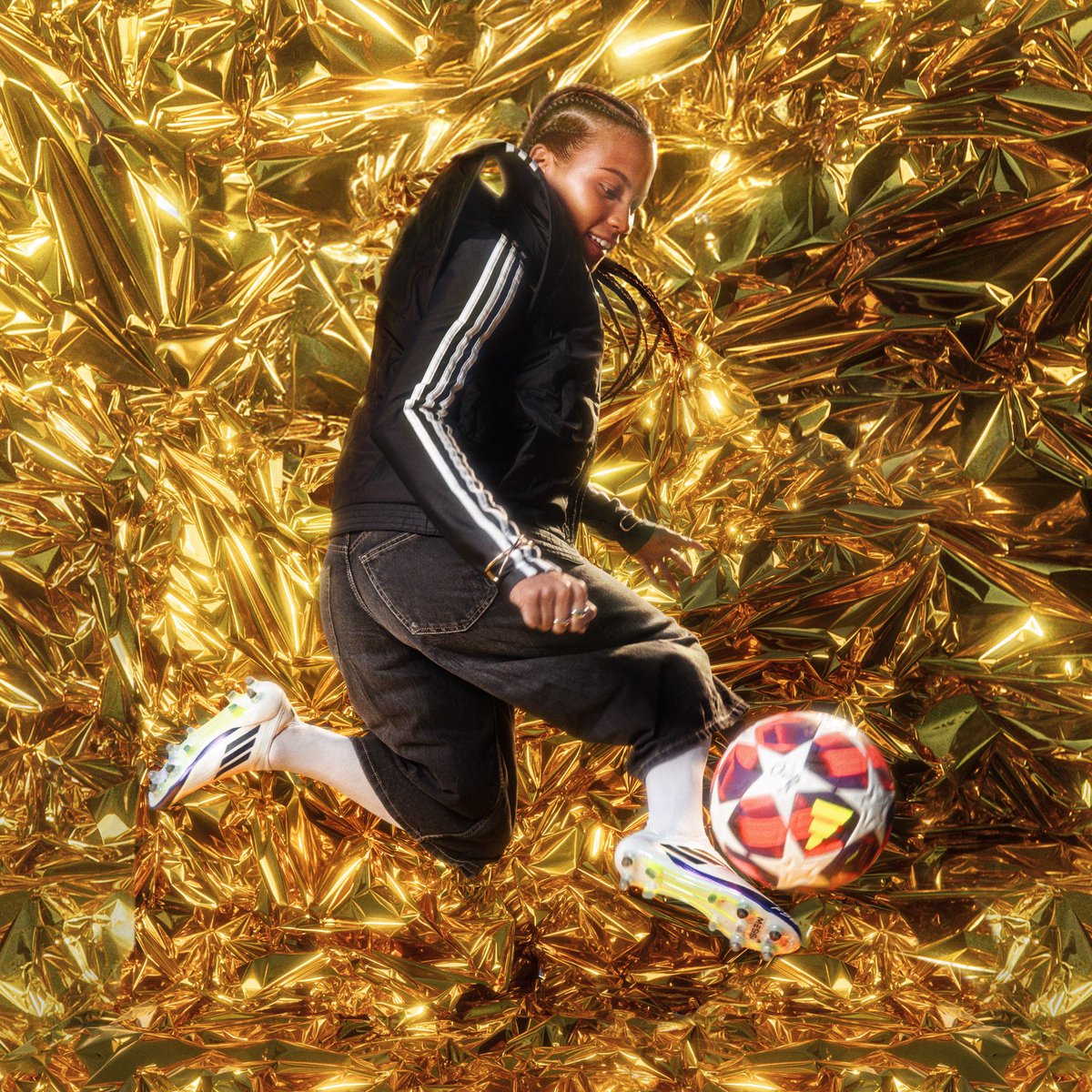 adidasfootball's tweet photo. her time is now 💛
es su momento 💛 https://t.co/A6Xs5vsAWt