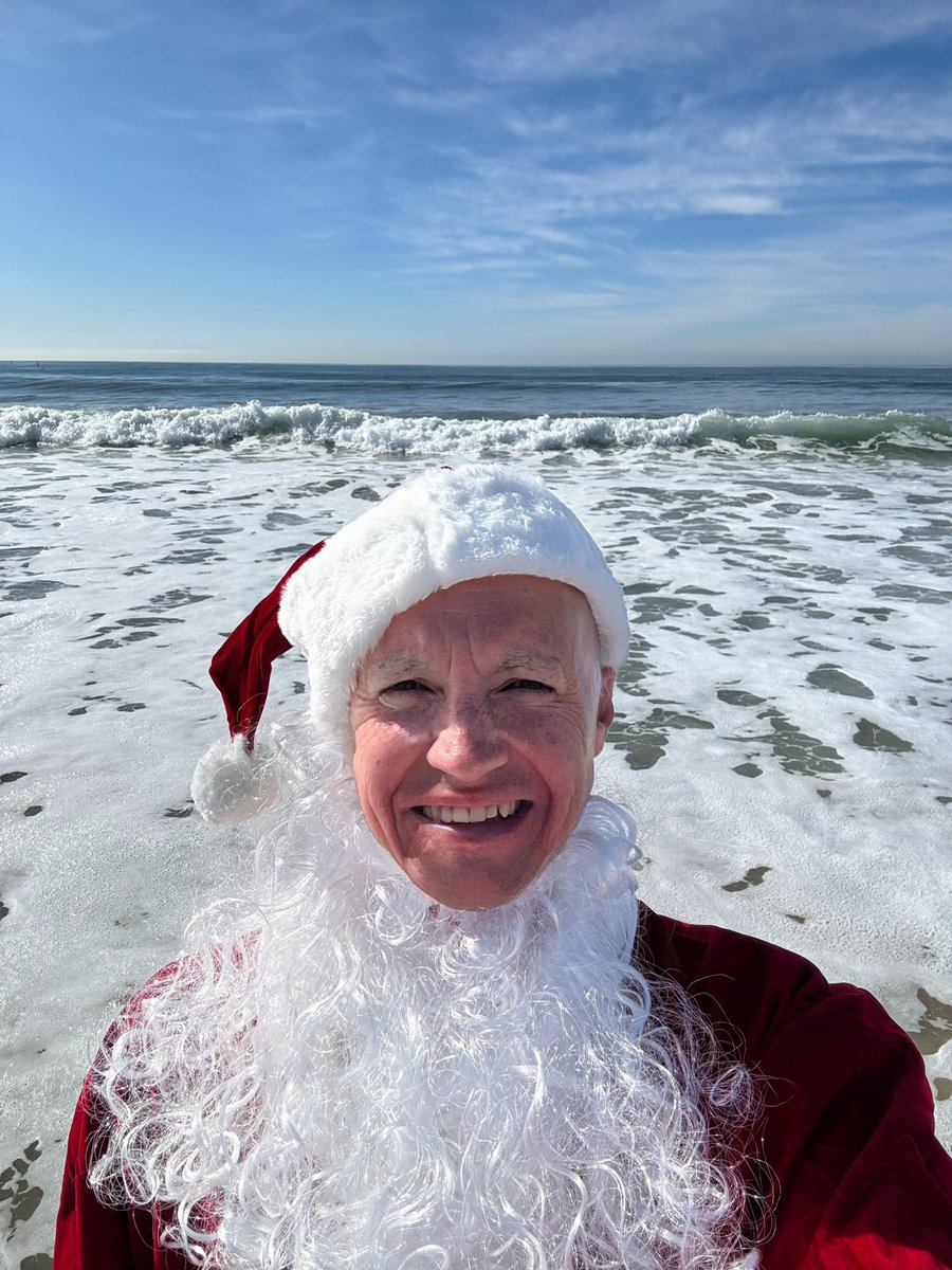 At the beach - where the elves at?

Santa want boing boing!